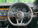 【ステアリングスイッチ】運転中、前方から目線をそらすことなく、オーディオ等の操作が可能な便利機能!安心&快適なドライブを演出してくれます♪