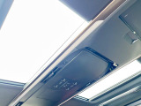 【ガラスルーフ】ガラスルーフ搭載で車内の解放感が一気にアップ!開放的なドライブをお楽しみいただけます。