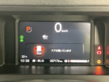 メータは先進的なデジタルメーターを採用!ゆっくりと数字が動くのでとても見やすく表示されます!平均燃費なども表示、エコな運転の手助けをしてくれます!