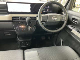 足元も広く運転しやすい!室内状態も良好です!視線をそらさずステアリングスイッチでメーター内に様々な情報を表示できます。