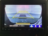 バックでの車庫入れも安心です!リアカメラが付いているバックモニター付のナビを装備しております。操作線もついており距離感も画面から確認できます。
