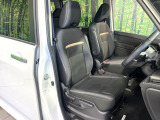 運転席まわりには十分なスペースがあり、大柄な方でもゆったり運転していただける環境です。