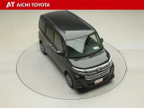 両側パワースライドドア付きだから、狭い駐車スペースなどでの乗り降りラクラク♪小さなお子さまのいるご家庭には嬉しい装備です。
