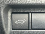 後ろが狭くてもサッと積める。途中で止められる安心のバックドア。後ろの駐車スペースが狭い時に重宝しますよ♪
