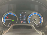 視認性に優れたメーターを採用しており、走行中でも車速や情報が分かりやすく表示されます。運転時の視線移動をむりのない範囲に抑え、快適で安心感のあるドライブをサポートします。
