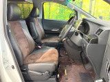 運転席シート廻りは使用感も少なく、良好な状態となっています。丁寧に使われていたことがよくわかりますね。