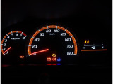 見やすいメーターで運転も快適! シンプルで視認性の高いメーターパネルを採用し、燃費や車両情報も分かりやすく表示!初めて乗る方でも安心して運転できます!!