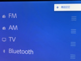 Bluetooth(ブルートゥース)接続機能付き。 CDを車に持ち込む時代ではなくなりましたね。 お気に入りの音楽はスマホから♪