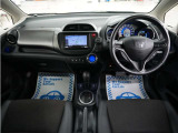 運転にかかわる様々な操作を安全に行えるように視点移動が少なく、操作性に配慮されたスイッチ類が凝縮されたコクピットです。