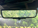 【デジタルインナーミラー】後席の大きな荷物や同乗者で後方が確認しづらい時でも安心!カメラが撮影した車両後方の映像をルームミラー内に表示。クリアな視界で状況の確認が可能です!