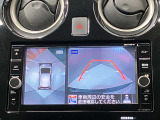 【アラウンドビューモニター】車を上から見下ろしているかのような映像で周囲の状況がひと目で確認、狭い駐車場に駐車するときも安心です♪
