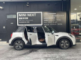 納車前に360度の点検を行います。本国ドイツと同じ研修を受けた優秀なメカニックが点検致します。その中でも狭き門のMINIマイスターは日本でも少数。弊社には熟練のMINIマイスターが在籍しております。