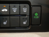 【シートヒーター】シートヒーター装備車です。寒い冬に乗車中とても暖かく快適に移動できます。冷え性の方にピッタリの装備です!
