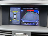 駐停車には便利なアラウンドビューモニター搭載。サイドモニターの切り替えも可能です。