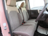 前席の画像です。是非運転席に座っていただき視界等をご確認ください。