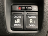 【両側パワースライドドア】両側がパワースライドドアになっており、運転席のスイッチやスマートキーでも開閉が可能です!開口部も広いので乗り降りも楽々♪