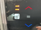 フロント両席にはシートヒーターが付いています!寒い日に便利な装備ですね。