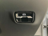 総在庫で600台ほどの取り扱いがございます。NETに掲載のない車両でも、当社デモカー使用の車両やメーカーで使用していた車両などもご紹介ができます。新型モデルもお気軽にお問合せ下さいませ。