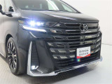 高輝度で点灯速度が速く、しかも消費電力の少ないLEDヘッドライトが装備されています!LEDの明るい光が走行中の視界の確保をサポートして、夜のドライブがより楽しく安全に運転できます♪