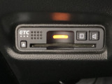 ETCがついています。高速道路の料金所の通過も楽々です。 カードの取り出しもしやすい場所についています。
