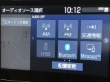 Bluetooth(ブルートゥース)接続機能付き。スマートフォンなどからお気に入りの音楽をワイヤレス再生できます。ドライブがさらに楽しくなりますね。