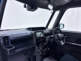 ダイハツのお店では、ダイハツ車を知り尽くしたプロフェッショナルが、専用の診断機器を使って各システムを点検しております。