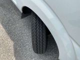 タイヤサイズは145/80R12です!各タイヤメーカー取扱いしております。お買い換えの際もご相談ください。
