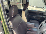 運転席まわりです。実際に座ってみて、乗り心地を体験してみてください,視界も良好です。