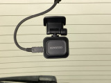 後方にもドライブレコーダーのカメラ(社外品)が付いています。前後両方でお車の周りを監視・記録いたします。