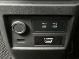 センターコンソール下部にはUSB(Cタイプ)やHDMI接続端子が装備されています。