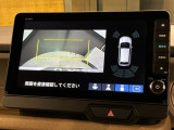 リバースギアに入れるだけで後方の表示へ切り替わります。夜間や雨の日の駐車も楽になりますよ。