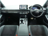 ◆視界広々で非常に運転しやすくロングドライブでも疲れを感じさせないすっきりとまとまったインパネ周りです。