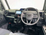 運転席まわりです。 各操作スイッチは使いやすい位置に配置されてます。