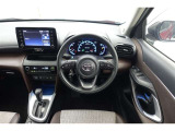 スポーティームード溢れる運転席周りですね。 クイックなドライビングに対応できるよな運転席回りになっています。 ドライブがますます楽しくなりますね!