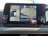 上空から見下ろしているかのような映像をディスプレイに映し出し、スムースな駐車をサポートします。画面は「トップビュー」のほか「サイドブラインドビュー」への切り換えが可能。ますます安心です