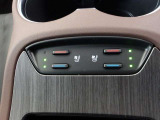 前席はシートヒーター&シートベンチレーション機構付き!本革を採用したシート表皮でも年中快適なドライブをお楽しみいただけます!