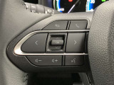運転中、オーディオの操作をしてて、ハッとしたことはありませんか?ステアリングスイッチは、運転中でもハンドルでオーディオの操作が可能です。安全なドライブをサポートします。