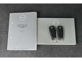 保証書・記録簿・取扱説明書と揃っていいます。キーの電池は新品にお取替えしてから納車させて頂きます。