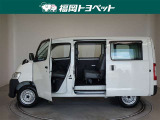 スライドドアは両側手動式です。
