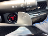 マニュアル車のような感覚でアクセルオフ時の減速度を選択できる、減速セレクター付きです!
