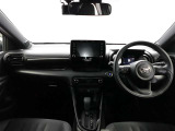 すっきりとしたデザインの運転席まわりですね