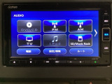 ナビゲーションはフルセグTV、インターナビ対応のGathers純正メモリーナビを搭載しています。Bluetoothオーディオ機能がありますので、スマートフォンなどの音楽も再生できます。