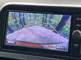【バックカメラ】駐車時に後方がリアルタイム映像で確認できます。大型商業施設や立体駐車場での駐車時や、夜間のバック時に大活躍!運転スキルに関わらず、今や必須となった装備のひとつです!