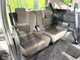 3列目シートはもちろん状態良好☆大人でもゆったりと座って頂けますので、大人数でのお出かけもラクラクです♪ご家族で、気の知れた仲間で、ドライブに行くのが楽しみですね♪