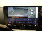 車両全体を上から表示し車両周囲を確認する事が出来るので、狭い駐車場等で重宝する装備です もちろんバックモニターとしての機能もございます