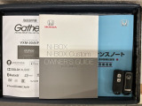 スマートキーは鍵をバッグに入れたままでもドアロックの開閉やエンジンのON・OFFができます。夜間や雨の日も鍵を探さなくて良いので便利です。