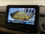リバースギアに入れるだけで後方の表示へ切り替わります。夜間や雨の日の駐車も楽になりますよ。