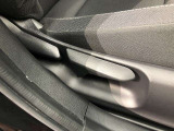 運転席シート座面は上下アジャスター付きです。お好みの位置に調整可能です。
