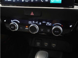 【オートエアコン】温度を設定すれば自動で快適な車内温度を保ちます。エアコン内部の高性能脱臭フィルターで車内のアレルゲンや花粉を除去。
