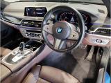 ☆センターパネルを運転席側に僅かに傾けたBMW独特のインパネ☆【駆け抜ける歓び】はここからもスタートしております☆